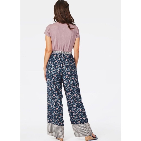 Matilda Jane Navy Floral ‘A Day Off’ Lounge Pants - Picture 2 of 5